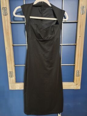 HALARA Black Midi Sheath Dress with Sweetheart Neckline